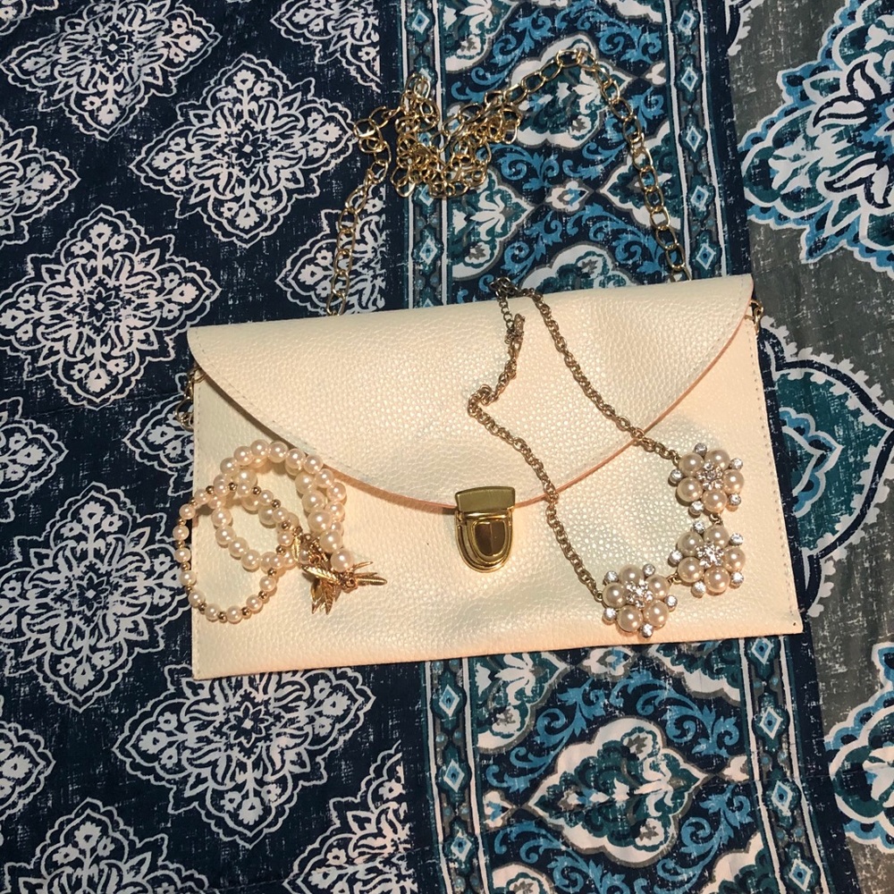 Clutch and pearls